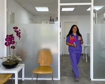 chica la clinica yayvet